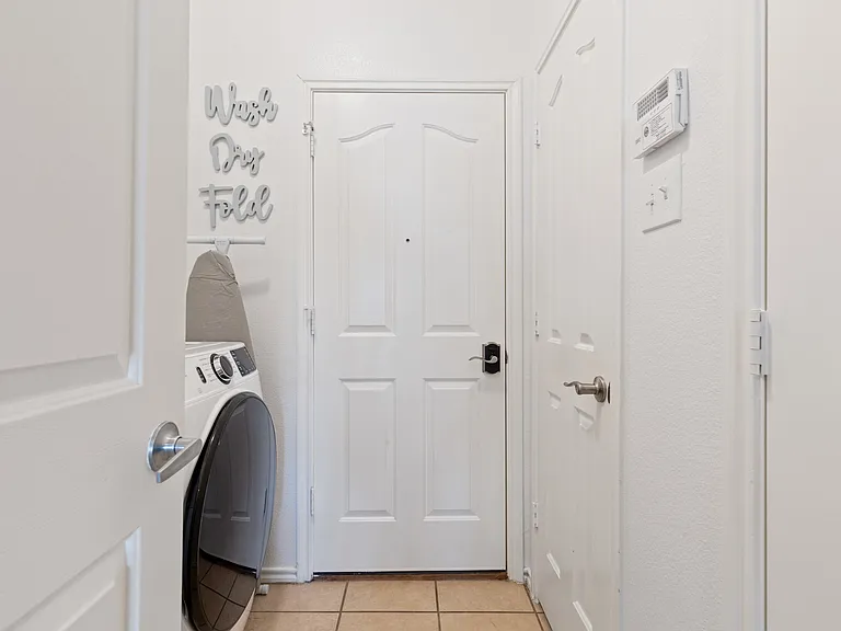4037 Martinsburg Dr — Photo 24