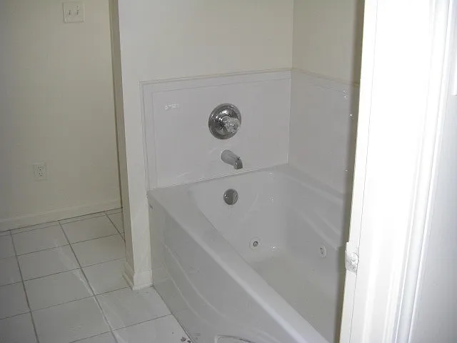 Building Photo - 7720 Wolf Hollow Dr