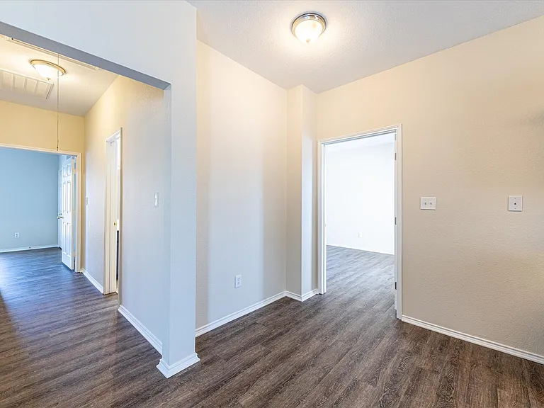 101 Collett Ct #101 — Photo 9