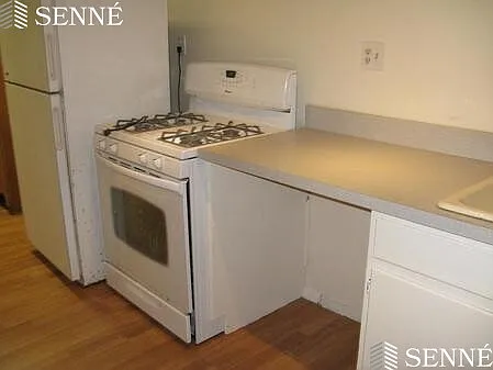 16 Clinton St #B — Photo 1