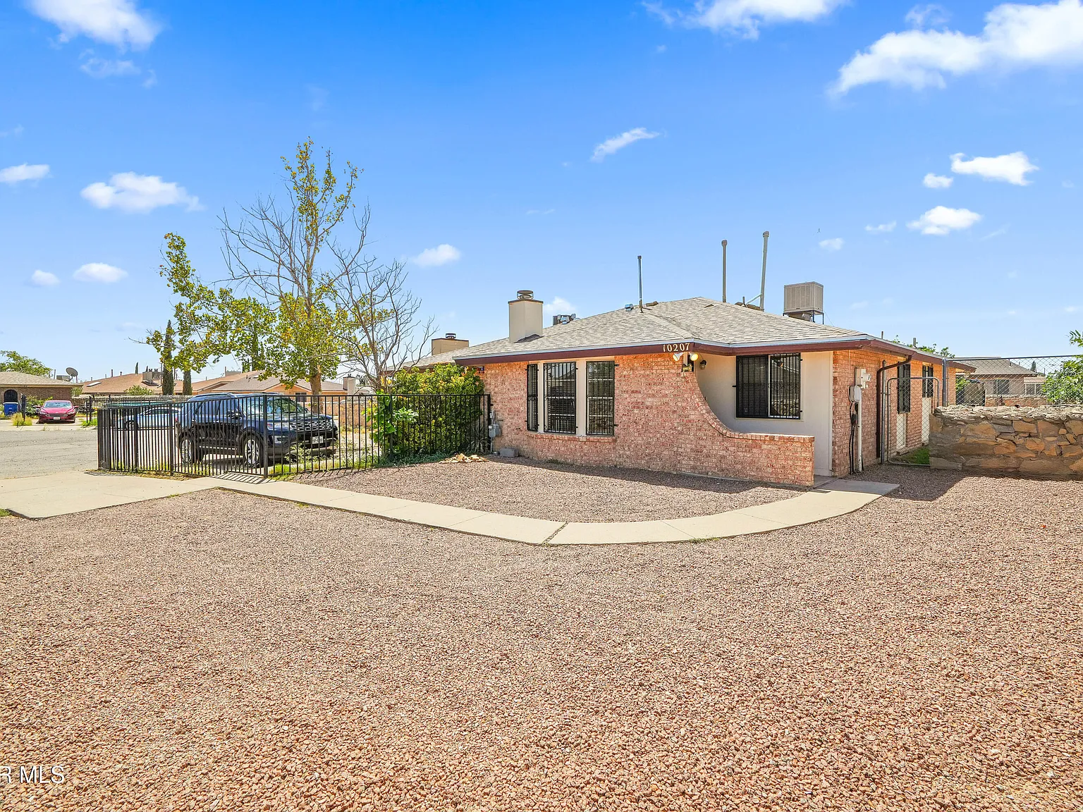 3 bed, 1.5 bath, 1000 sqft, $1,350 — Photo 1