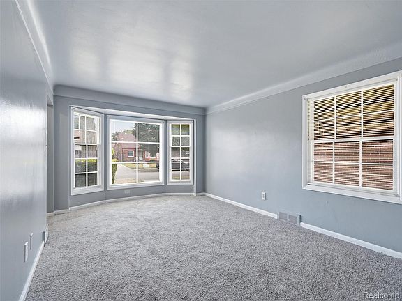 4th image of 11681 Rosemont Ave
