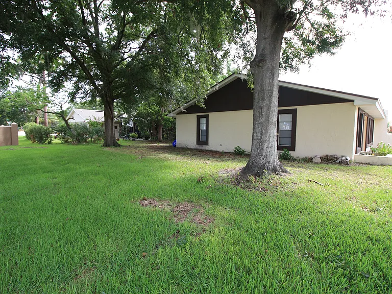 3050 Autumn Ct — Photo 2