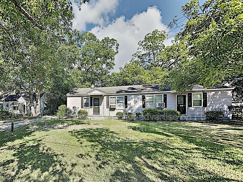 323 N Magnolia St
