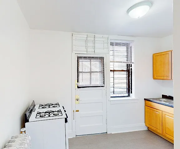 5202-5210 S. Cornell Avenue — Photo 10