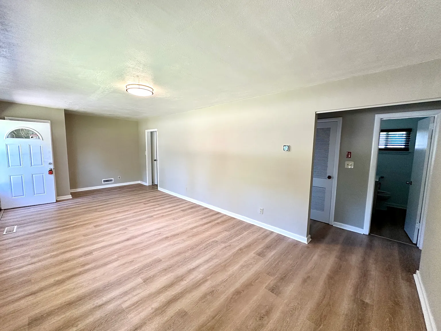 2 bed, 1.5 bath, 1325 sqft, $2,200 — Photo 4