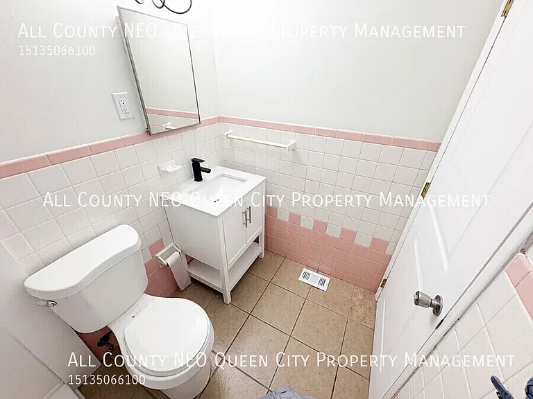 2725 McCall St — Photo 16
