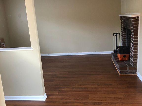 3rd image of 7553 Chatham Cir