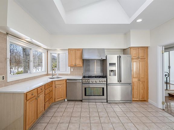 3rd image of 11 Old Post Road E