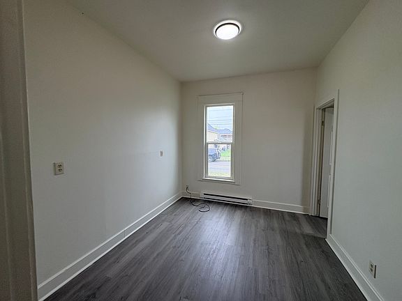 4th image of 306 Alder St APT 4