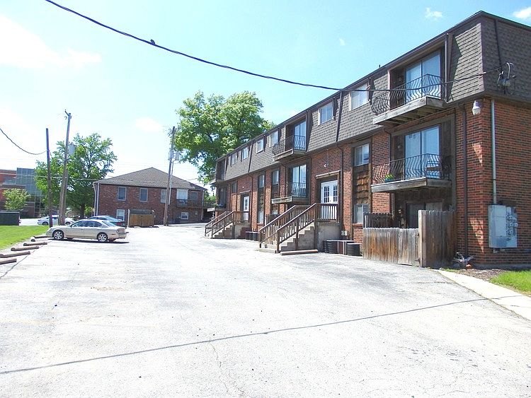 2nd image of 5605 W 58th St APT 213