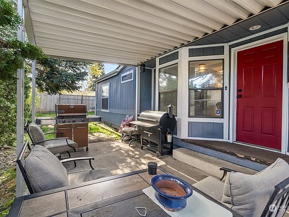 3rd image of 5204 Yakima Lane SE