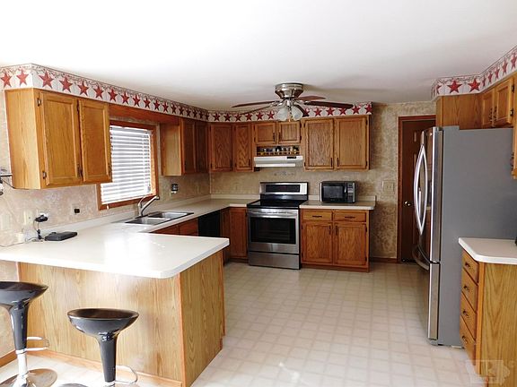 4th image of 419 Birch St