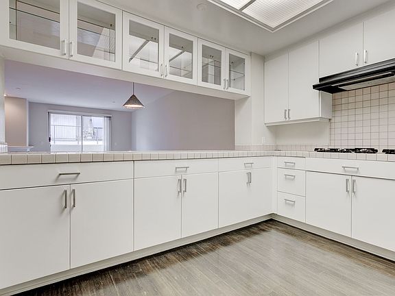 5th image of 4326 Babcock Ave Unit 104