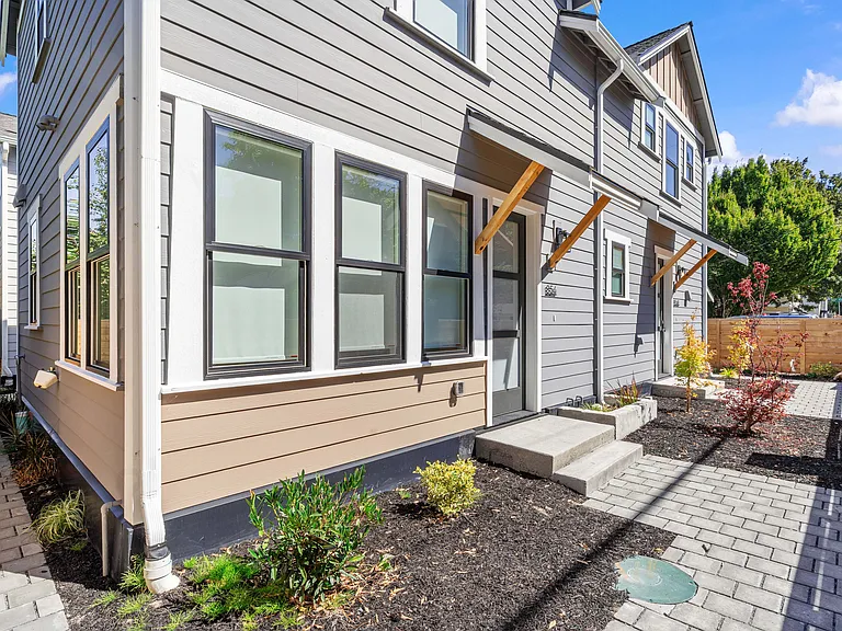 854 S Donovan St — Photo 12