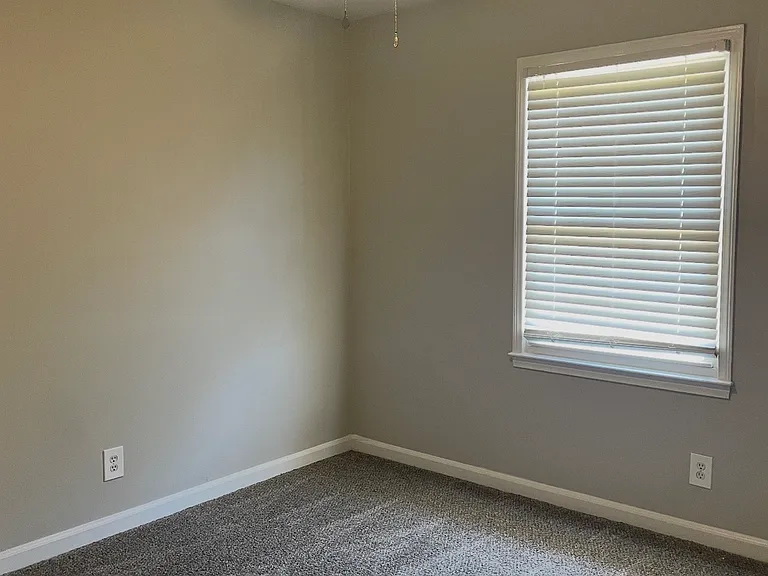 501 Greenbriar Rd #F — Photo 4