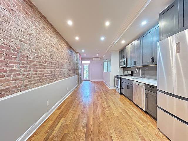 1st image of 392 15th St #1