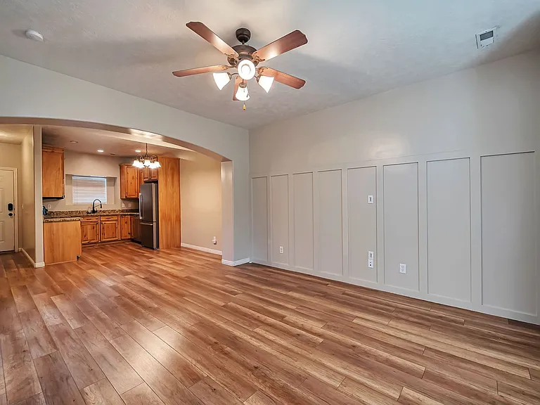 2409 W Adelaide Dr — Photo 10