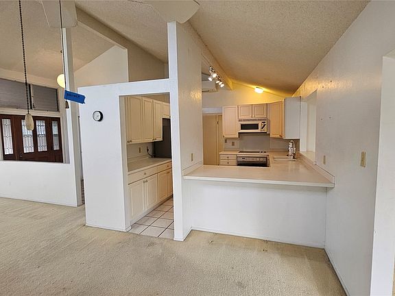 4th image of 590 Keolu Dr