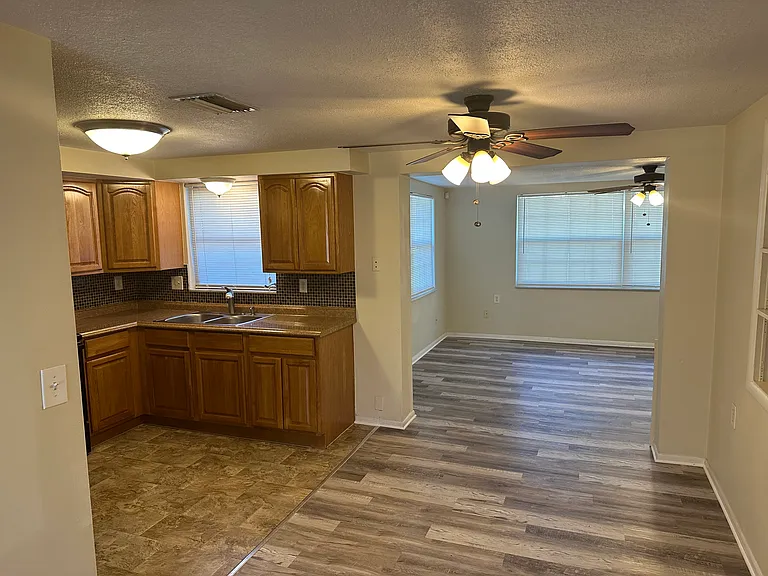 1241 Ermine Dr — Photo 5