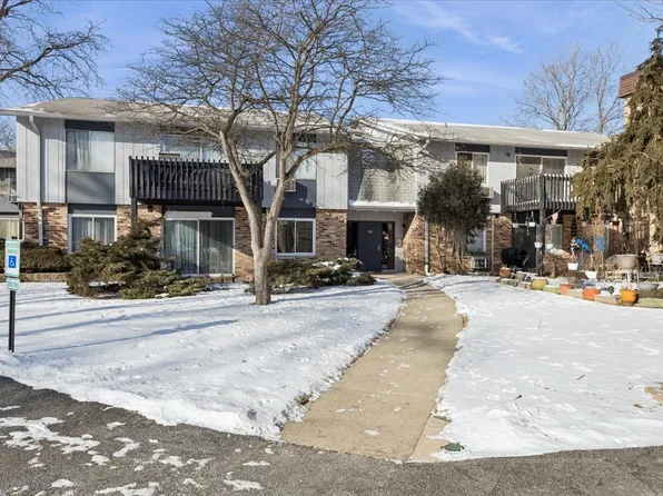 948 E Old Willow Rd APT 204, Prospect Heights, IL 60070