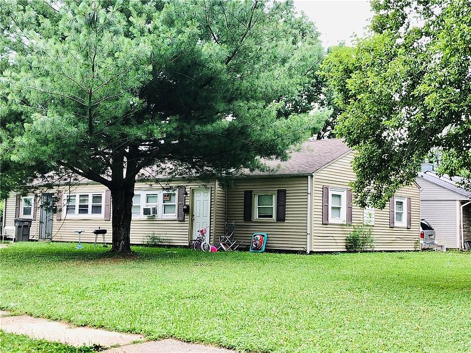 2nd image of 2202 N Norden Ct