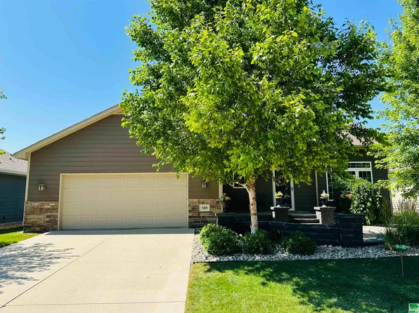 569 Prairie Blvd, Dakota Dunes, SD 57049