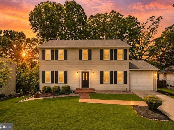 9361 Tartan View Dr, Fairfax, VA 22032