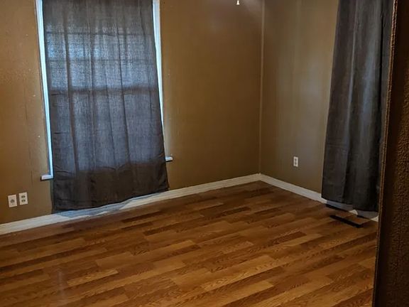 4th image of 417 S Broadway St