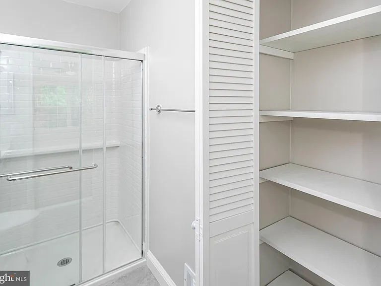 56 Barberry Ct — Photo 8