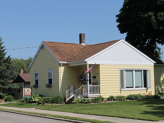 137 Beach St., Brillion