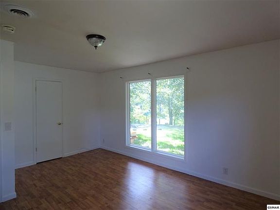 4th image of 2233 Henderson Springs Rd
