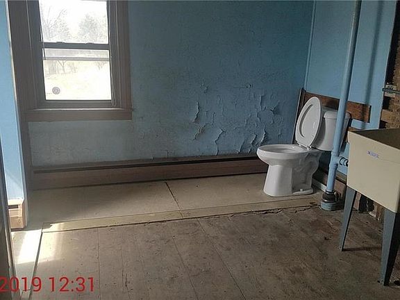 4th image of 3865 Cedar Dr