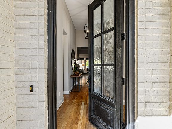 3rd image of 15308 Sassafras Rd