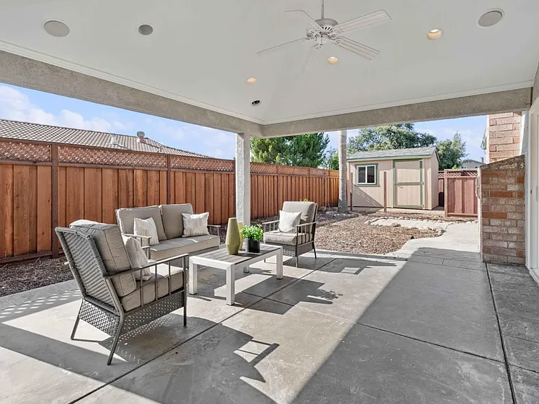 1694 Arrowhead Ave — Photo 9