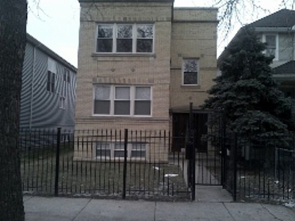 2nd image of 4030 N Sacramento Ave
