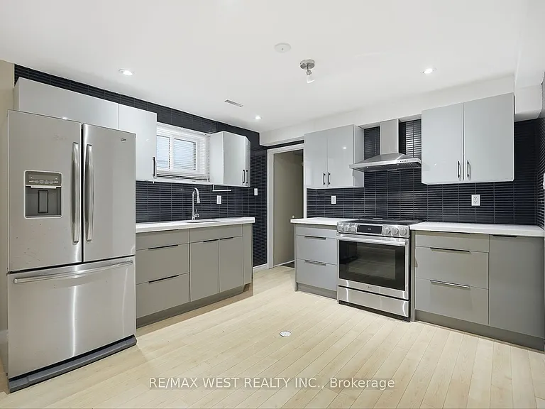6 Marshall Blvd #BASEMENT — Photo 1