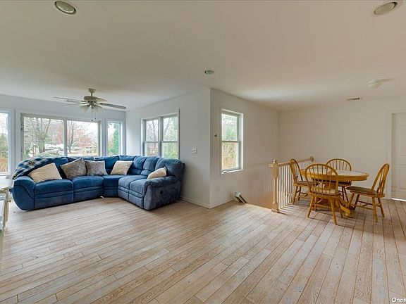 2nd image of 8 Dogwood Ln