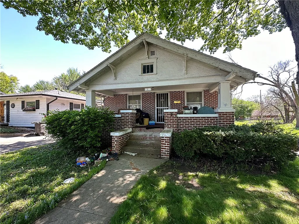 33 Delaware Ave photo 1