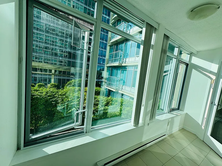 610 Granville St #4 — Photo 13