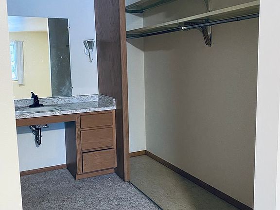 5th image of 1601 E 10th St APT 206