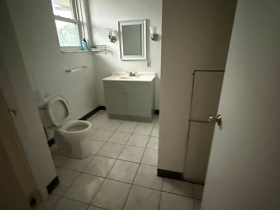 5th image of 2925 Main St Floor 2
