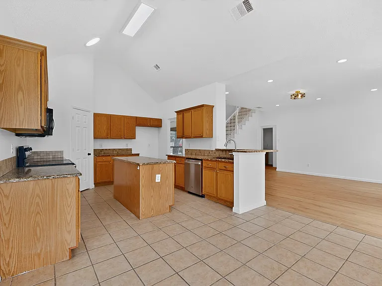 7807 Kristina Dr — Photo 39
