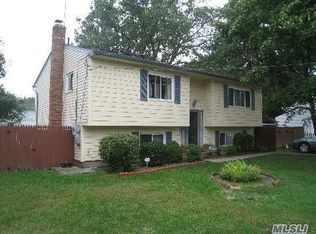 68 Fulton St, West Babylon, NY 11704