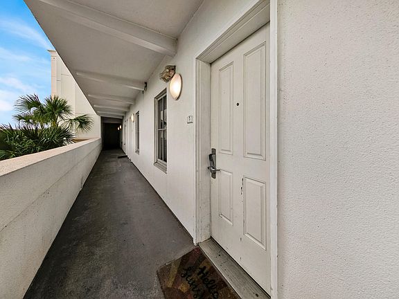2nd image of 114 Carillon Market St #311