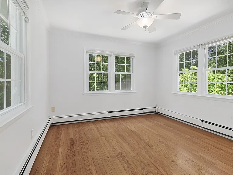 182 Weaver St — Photo 24