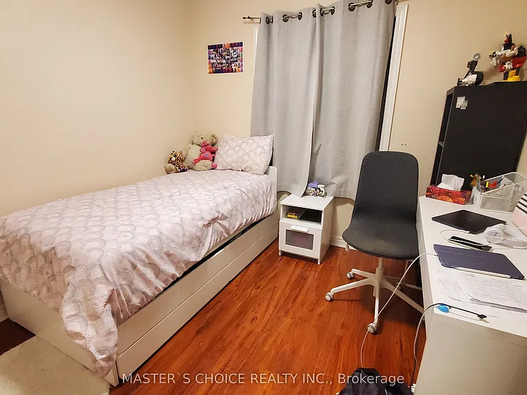 24 Golden Oak Ave — Photo 15