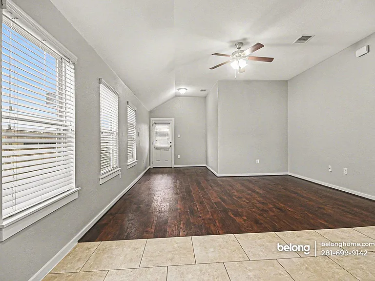6911 Rosemont Ct — Photo 10