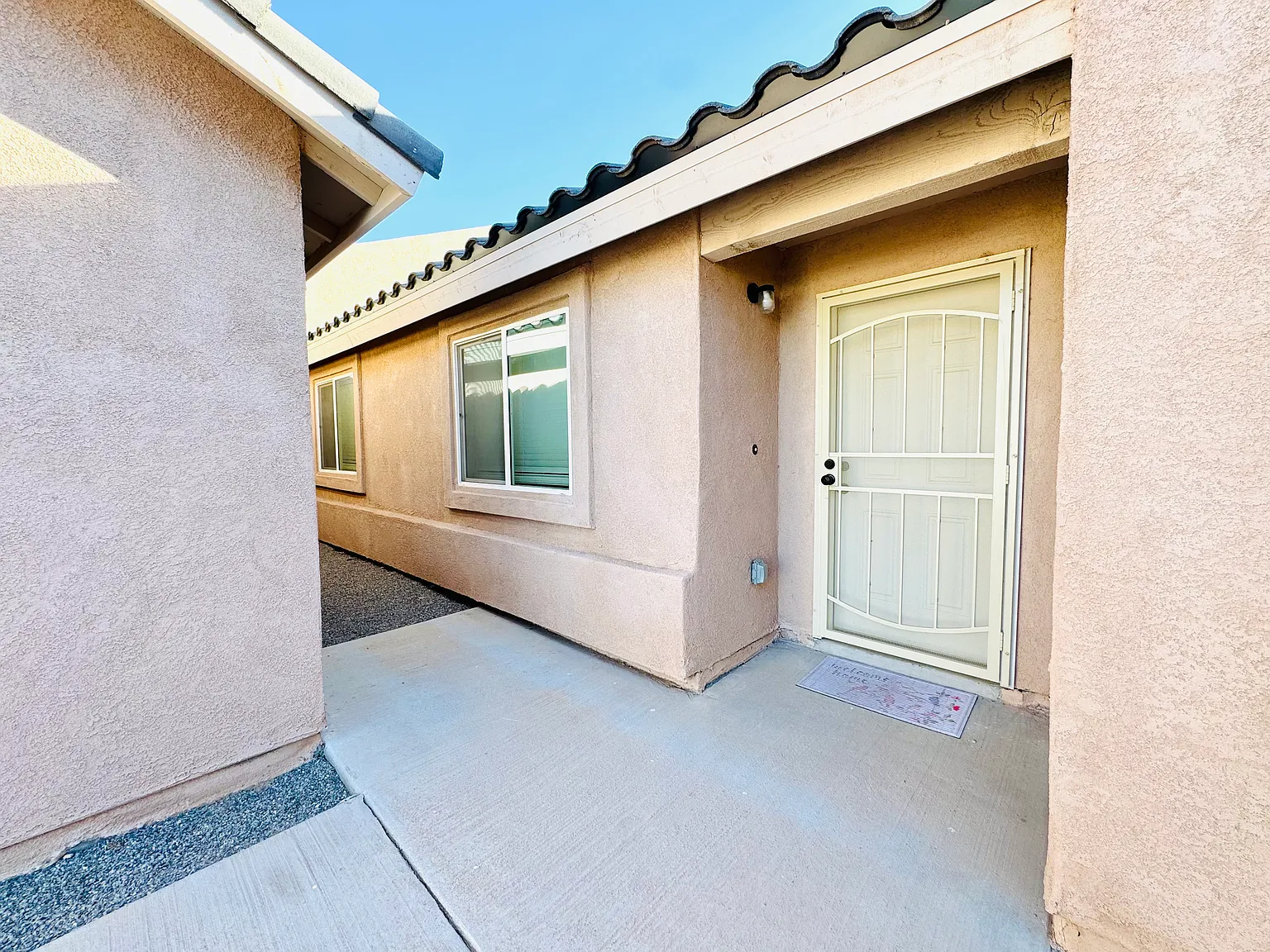 3 bed, 1280 sqft, $1,700 — Photo 2