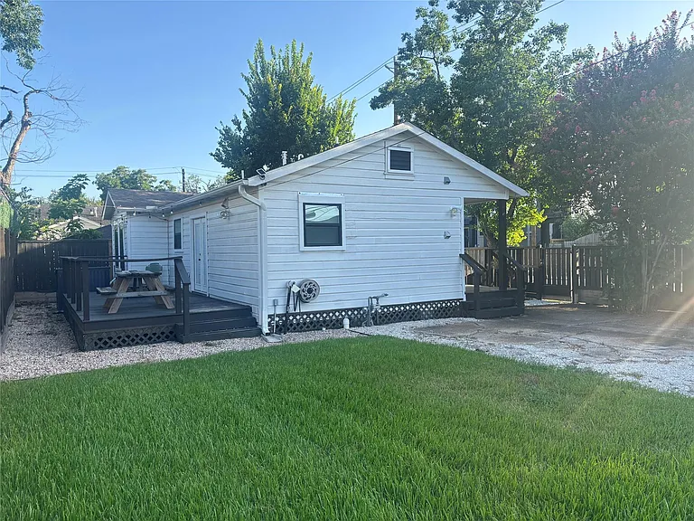 4208 Arlington St — Photo 2